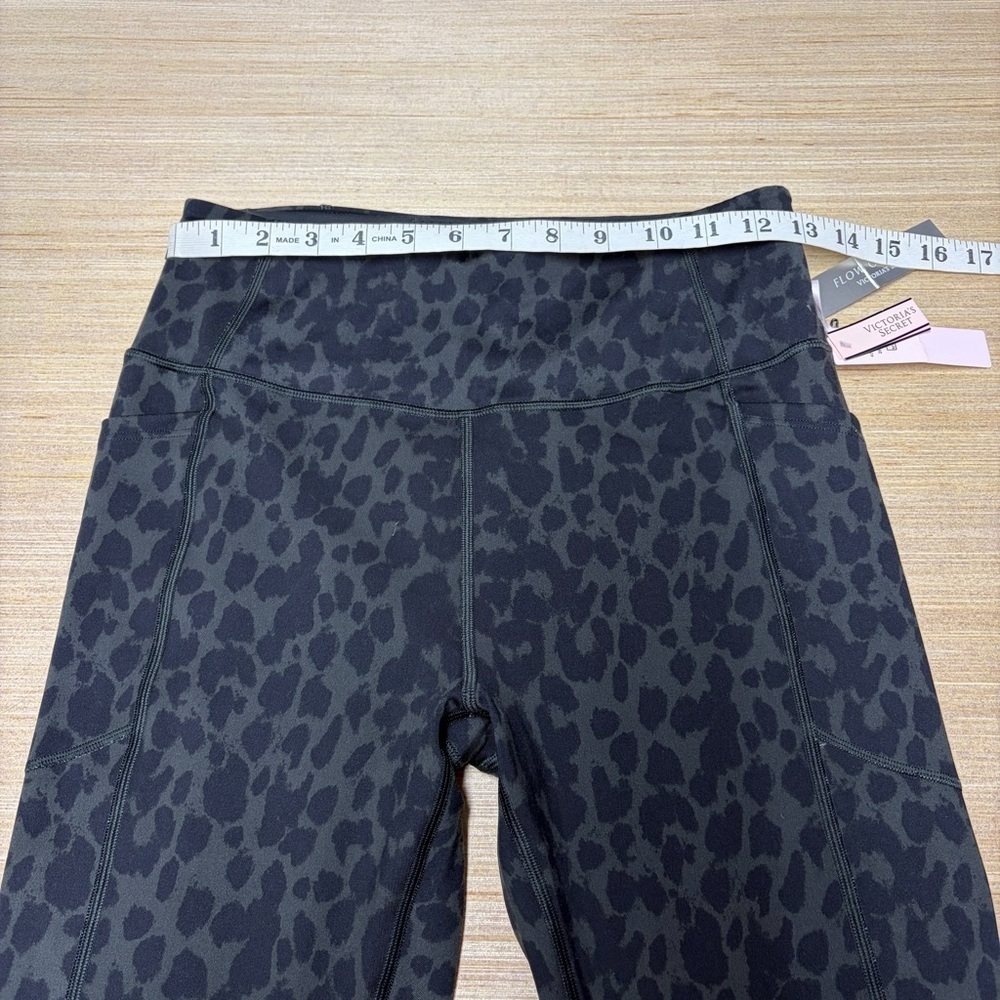 NEW Victoria's Secret Flow On Point Pocket Leggings Women 10 Green Black Cheetah - Picture 6 of 13